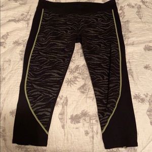 Fabletics 3/4 leggings size L